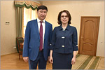 Rector of Aktobe Regional State University named after K. Zhubanov Baurzhan Erdembekov and OSU Rector Zhanna Ermakova.     [148 Kb]