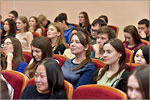 OSU students meeting Shavarsh Karapetyan.     [120 Kb]