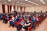 OSU students meeting Shavarsh Karapetyan.     [131 Kb]
