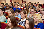 OSU students meeting Shavarsh Karapetyan.     [133 Kb]