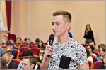 OSU students meeting Shavarsh Karapetyan.     [134 Kb]