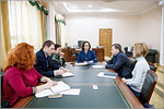 Zhanna Ermakova, OSU rector, meets with Artem Azhgirevich, REU Senior Deputy of Executive Director.     [175 Kb]